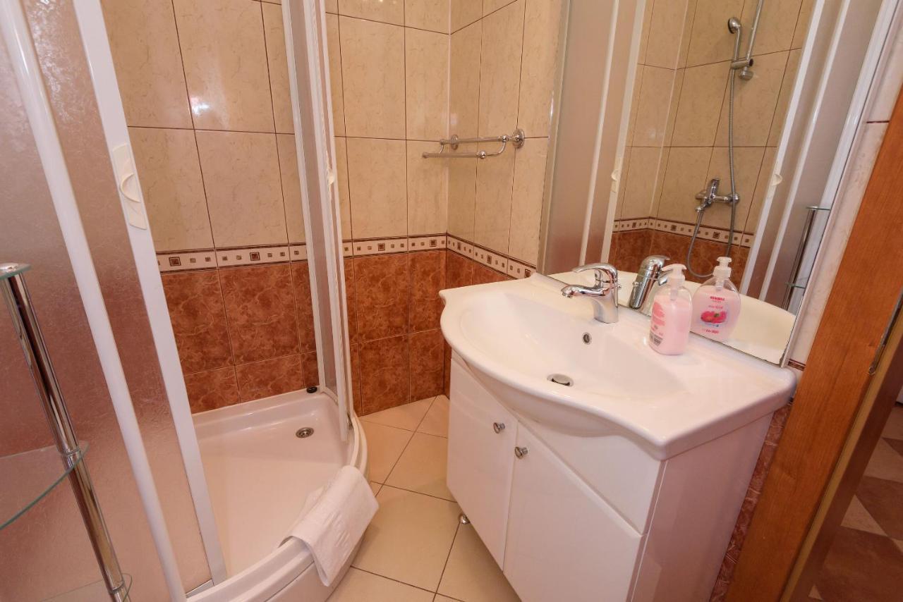 Apartments Zdravko Клек Екстериор снимка