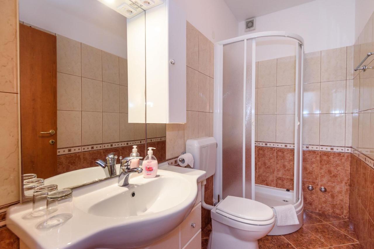 Apartments Zdravko Клек Екстериор снимка